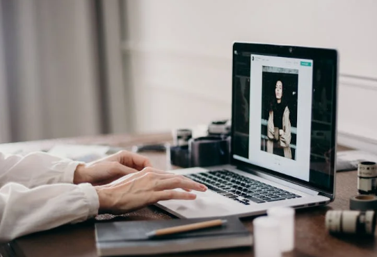 大連愛得科技：信創引領，推動網站建設國產化